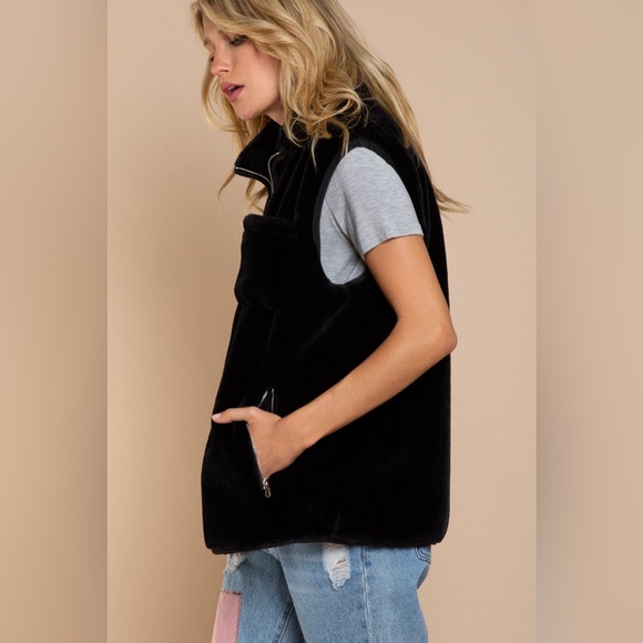 #022 POL Vest - Picture 3 of 3